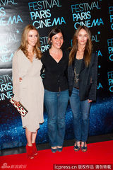 组图：帕拉迪丝走出情伤 新片巴黎首映