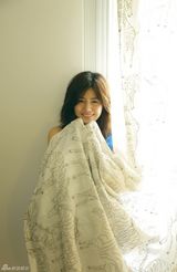 组图：陈妍希首张专辑照曝光 窥探女神私密生活