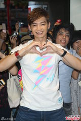 组图：辰亦儒返台会粉丝 期待重回歌手身份