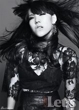 吴莫愁着镂空西服拍封面 性感魅惑显个性