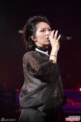 高清图：众巨星撑场雷颂德个唱 杨千嬅蕾丝诱惑