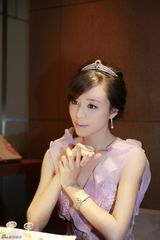 组图：张静初出席活动化身芭比公主精灵妩媚