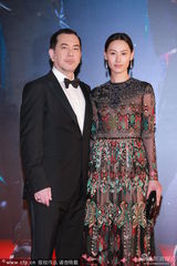 组图：群星亮相金像红毯 汤唯领衔众女星斗艳