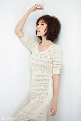 组图：高露写真温暖可人 展现文艺女生优雅灵动