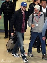 组图：“美队”克里斯抵韩拍《复联2》粉丝接机