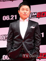 组图：高贤贞等牵手为新片《Miss GO》造势