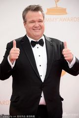 组图：《摩登家庭》艾瑞克-斯通斯崔特喜感十足