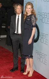 高清图：《兔子洞》纽约首映 妮可-基德曼携夫亮相