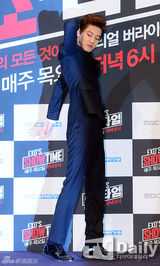 组图：EXO打造真人秀节目 帅气亮相卖萌耍宝