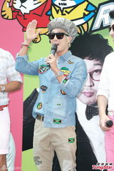 组图：RunningMan四主持香港重现《英雄本色》