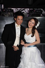 组图：香港演员姚乐怡穿婚纱公布结婚喜讯