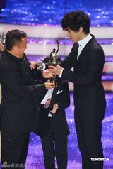 幻灯：香港金像奖现场 李治廷获最佳新人奖