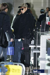 组图：SHINeeBEAST等赴巴黎参加《音乐银行》公演