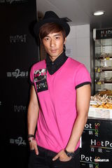 组图：连诗雅难忘《喜爱夜蒲2》与关楚耀共浴