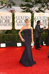 高清图：杰斯-琳吉斯硕大彩色钻石耳环引人注目