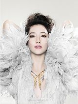 组图：李英爱拍时尚大片 深V装性感成熟魅惑