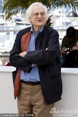 幻灯：《蒙彼利埃公主》记者会 导演轻吻女主演香肩