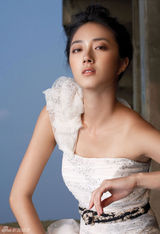 幻灯图集：桂纶镁登《VOGUE》 跟着叛逆基因走