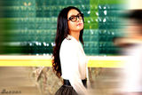 组图：秦岚为品牌拍大片 优雅清新担任代言