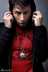 幻灯图集：钱泳辰秋日写真 在男孩与男人间游走