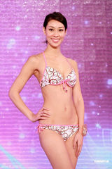组图：国际华裔小姐泳衣彩排 五号佳丽获选友谊小姐