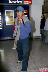 组图：黎明墨镜亮相 冷淡回应郭富城分手事