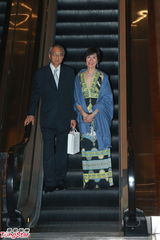 组图：晶刚压轴婚礼收官 宾客拎着回礼相继离场