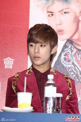 组图：韩男团BAP来台 小秀中文讨好粉丝