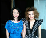 幻灯组图：尚雯婕化身复古女郎 深V红唇大秀性感