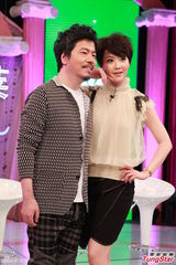 组图：寇乃馨接捧《美俏》 蒋怡变美丽导师