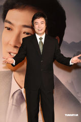 幻灯：费玉捐一千万做公益 澄清800万名车赠侄子