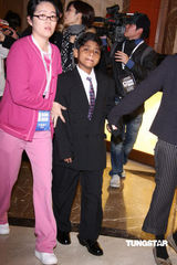 组图：梁咏琪黑超出席亚太影展 杨谨华低胸抢镜