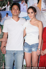 关颖与老公领证升人妻 批新娘头纱甜蜜爆棚(图)