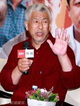 幻灯：《老牛家的战争》登陆北京 宋丹丹获儿子祝福