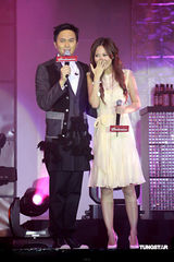 幻灯图：张智霖开音乐会 张继聪刘心悠友情助阵