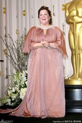 高清组图：奥斯卡后台获奖众星举金人光彩照人