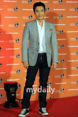 组图：李秉宪等出席汽车发布会 帅男靓女众星闪烁