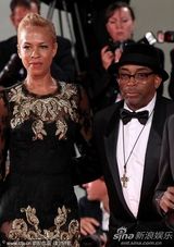 组图：杰克逊纪录片威尼斯首映 导演携全家助阵