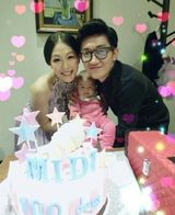 组图：好声音金志文女儿曝光 一家三口拍全家福