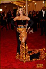 组图：MET BALL红毯女星斗艳 麦当娜领风骚