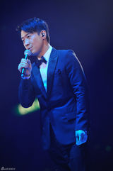 组图：刘德华高调捧场黎明个唱 苏永康友情献唱