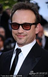 高清图：《艺术家》首映“两冰”争奇斗艳