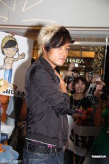 组图：滨崎步前绯闻男友来港 陈嘉桓暂不拍写真