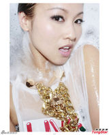 组图：郑融推新歌精选辑 纪念入行十周年