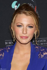 高清组图：布莱克-弗莱利蓝色西服套装亮相纽约