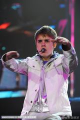 组图：贾斯汀-比伯曼城开唱 自摸胯下“不淡定”