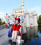 组图：张靓颖迪斯尼开启梦想计划 卖萌扮少女