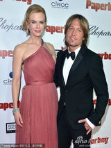 组图：妮可戛纳走秀风情露背 真空激凸艳光四射