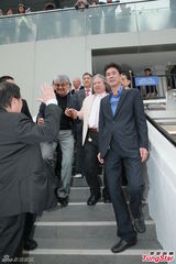 组图：洪金宝获胜拉头马 彭于晏现身支持带好运