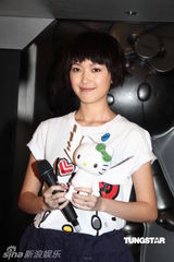 组图：卢颂之何思谚出席Hello Kitty研究所开幕典礼